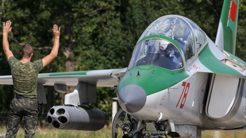 Лукашенко сообщил о переоборудовании самолетов под ядерное оружие