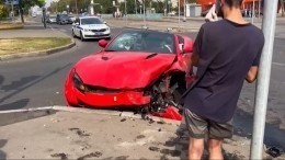 Многомиллионное ДТП: Ferrari и Lexus столкнулись на юге Москвы