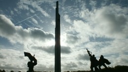 Варварский снос памятника Освободителям показал короткую память президента Латвии