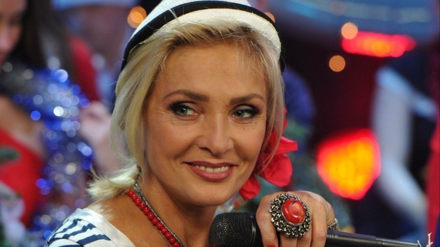 Вайкуле выступила с песнями на русском языке после выходки с украинским флагом