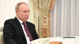 «Губернатор не обижает?» — Путин остановил кортеж для общения с калининградцами