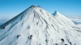 Спасатели пытаются в четвертый раз вытащить альпинистов с вулкана на Камчатке