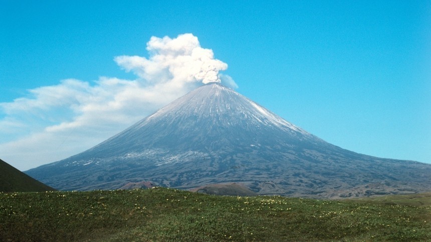 Стала известна судьба троих туристов, застрявших на Камчатском вулкане