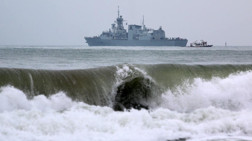 Румынский военный корабль подорвался на мине в Черном море