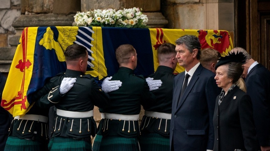 Всех — в автобус: раскрыты требования к лидерам стран на похоронах Елизаветы II