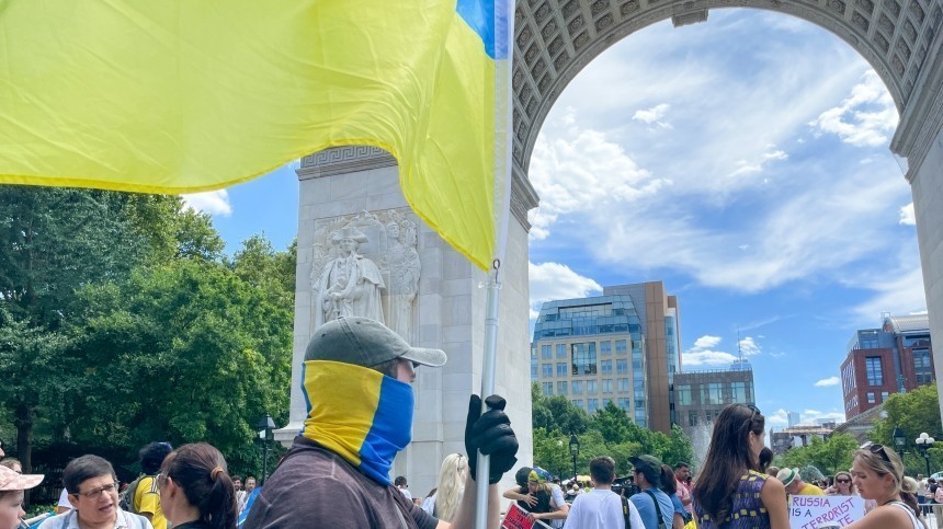 Аксенов призвал к мерам против скандирующих в Крыму проукраинские лозунги