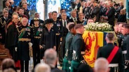 «Это нонсенс!» — почему обряд похорон Елизаветы II будет отличаться от традиционного