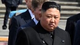 Кто она и что носит в сумочке: у Ким Чен Ына появилась таинственная помощница
