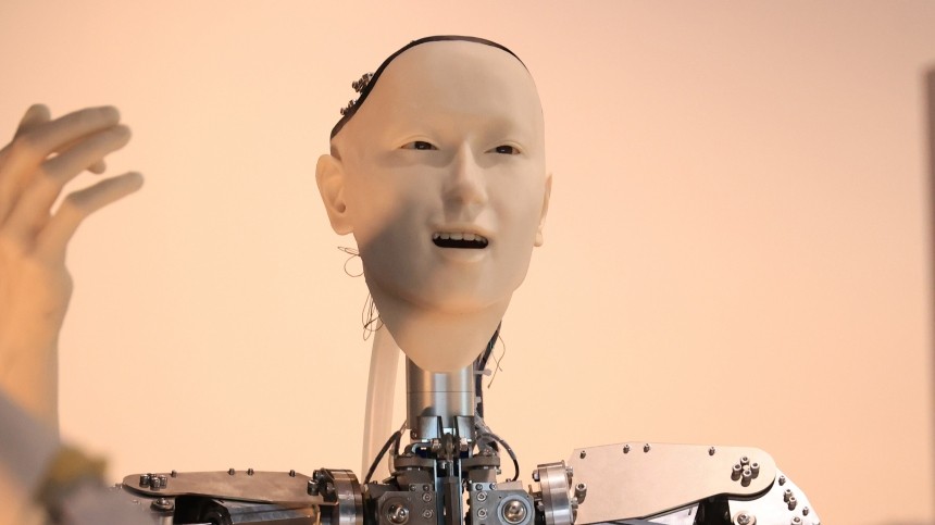 Японские ученые научили роботов смеяться над шутками собеседников