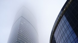 Густой туман спустился на Москву и Петербург