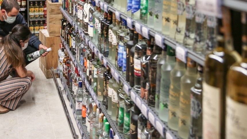 Мантуров призвал включить алкогольную продукцию в параллельный импорт