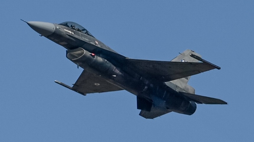 Американский генерал сказал Украине подождать истребители F-16 два-три года