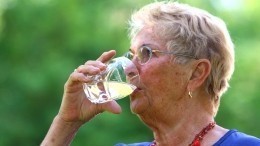 «Не пей — стариком станешь»: ученые пришли к ошеломляющим выводам о вреде воды
