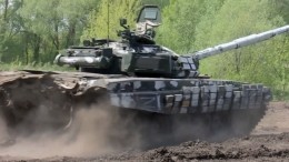 «Выдерживает спокойно гранатометы»: как российские танки уничтожают позиции ВСУ