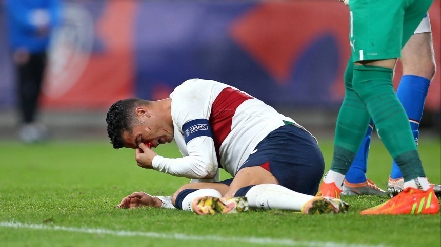Вся футболка в крови: Роналду получил травму во время матча Лиги наций