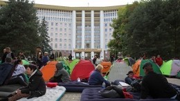 «Долой Майю Санду!» — Молдавию охватили массовые протесты