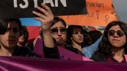 В Турции прошли митинги в поддержку карт «МИР»