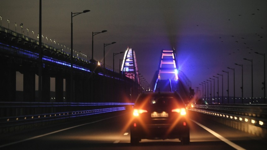 Временный проезд по Крымскому мосту разрешили только легковым автомобилям