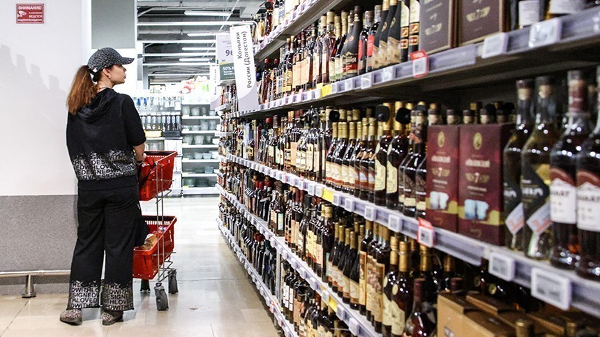 В России заканчиваются запасы импортного алкоголя: к праздникам ждать дефицита?