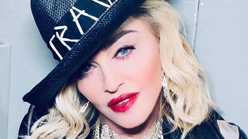 Аморфное и вареное: лицо Мадонны после вмешательств приобрело странные черты