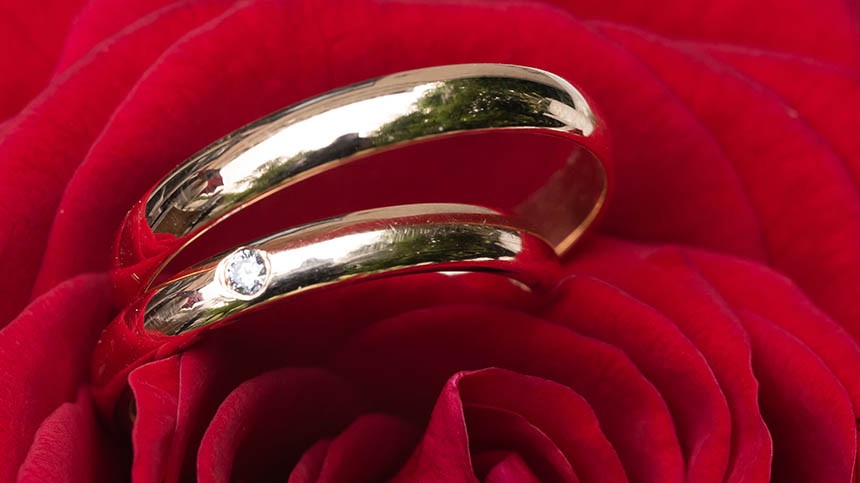 Золото или серебро: как выбрать обручальные кольца, чтобы брак был счастливым