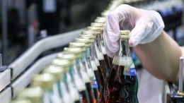 Производителям придется несладко: россиян хотят отучить пить газировку