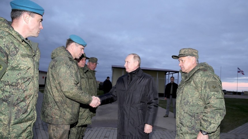 Путин и Шойгу посетили мобилизованных на полигоне в Рязанской области