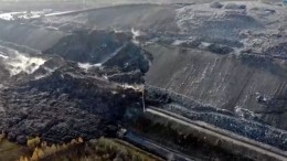 Свалка не устояла: опубликовано видео схода мусорной лавины под Петербургом