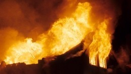 Сотрудники ГИБДД спасли семью с двумя детьми из горящего дома в Кемеровской области