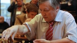 Экс-чемпиона мира по шахматам Анатолия Карпова подключили к аппарату ИВЛ