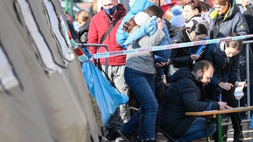 Гостеприимство кончилось: Европа устала от беженцев с Украины и ужесточает условия