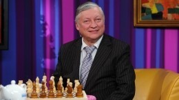 Жена шахматиста Карпова рассказала о его состоянии: «Рвется домой, сегодня скандалил»