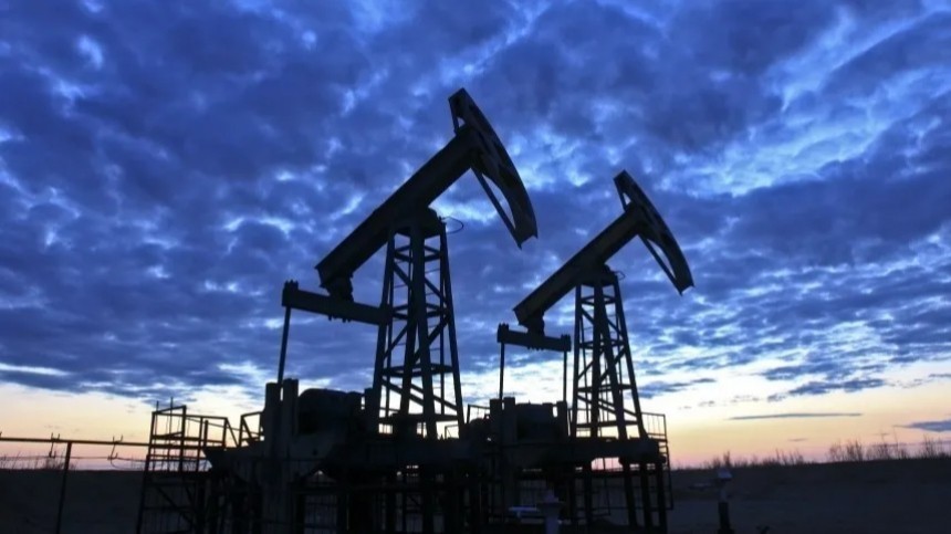 Большая маленькая ложь: что будет после введения потолка цен на нефть из России