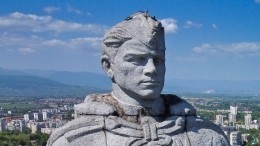 Памятник русскому солдату «Алеша» снесли в латвийском Резекне