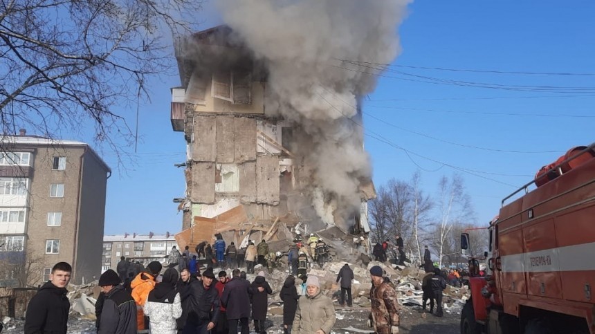 Погиб один человек, девять пострадали при взрыве в доме в Сахалинской области