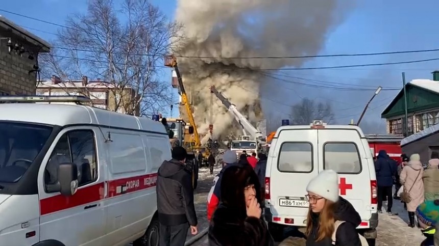 Число жертв при взрыве газа в жилом доме Сахалина увеличилось