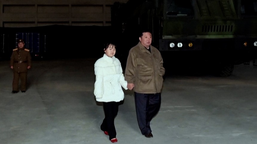 «Захотелось похвастаться»: зачем Ким Чен Ын привел дочку на испытание ракеты