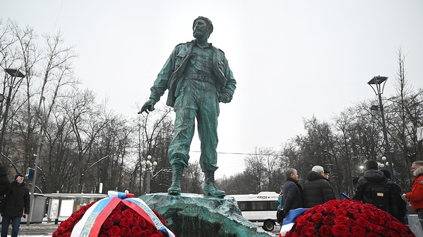 Путин и Диас-Канель открыли памятник Фиделю Кастро в Москве: как это было