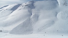 Земля ушла из-под ног: лыжник чуть не стал жертвой лавины в Хакасии