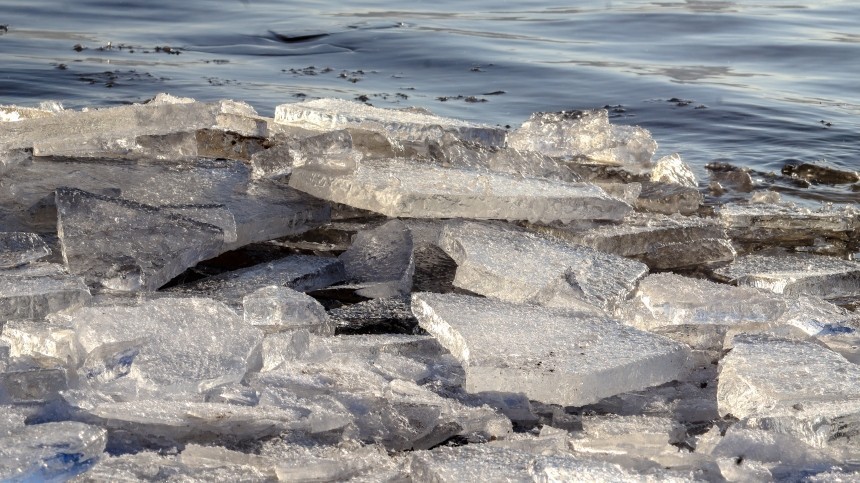 По тонкому льду: как обезопасить себя на зимних водоемах