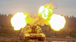 Расчеты самоходных установок «Мста-С» уничтожили украинские танки и БТР