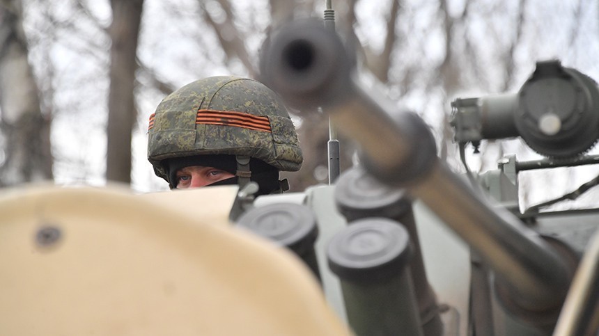 Военкор «Известий» показал, как российские военные наступают на Авдеевку