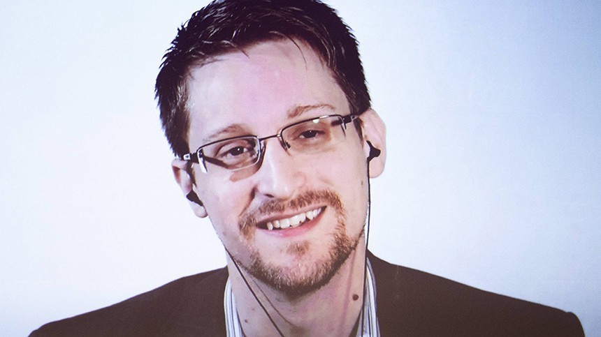 Адвокат Кучерена: Сноуден принял присягу на российское гражданство