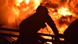 «Есть угроза взрыва»: в Санкт-Петербурге загорелся магазин автомасел