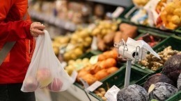 Жители Европы выстраиваются в очереди за бесплатными продуктами от нехватки денег