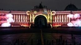 На Дворцовой площади Петербурга организовали исторический 3D-спектакль