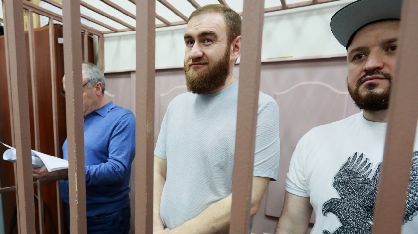 Прокурор запросил для экс-сенатора Арашукова и его отца пожизненное заключение