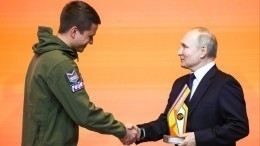 Владимир Путин объяснил разницу между волонтерами и добровольцами