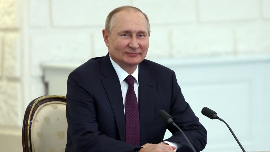 В Китае высмеяли Макрона после слов о взгляде Путина и «потере дара речи»