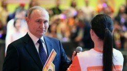 Путин поблагодарил волонтеров РФ за помощь жителям Донбасса и поддержку военных